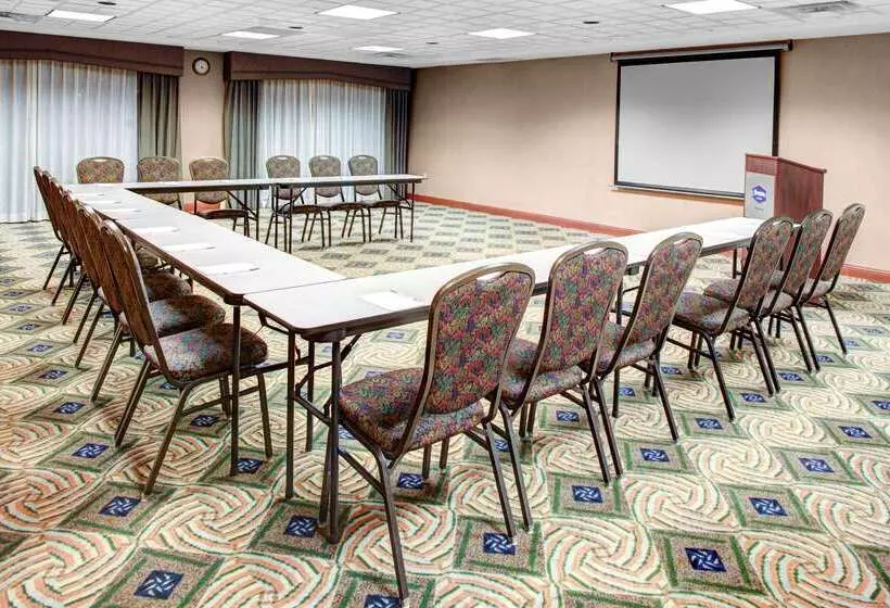 Отель Hampton Inn Coldwater