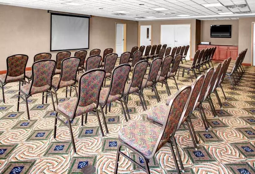 Отель Hampton Inn Coldwater