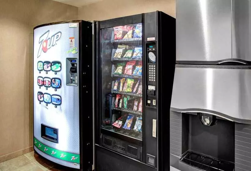 Отель Hampton Inn Coldwater