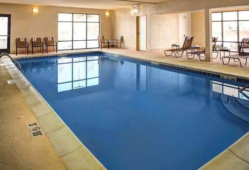 Отель Hampton Inn Coldwater