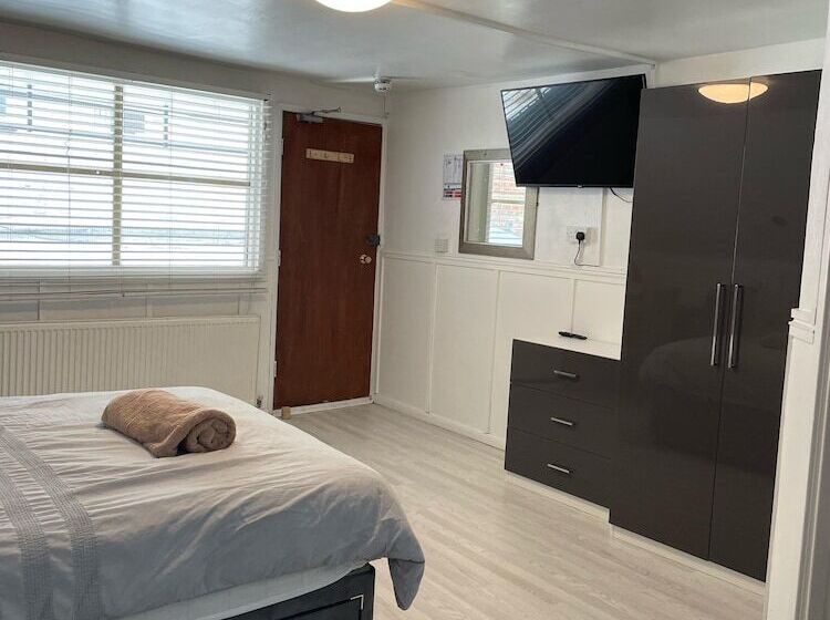 בית מלון כפרי The New George