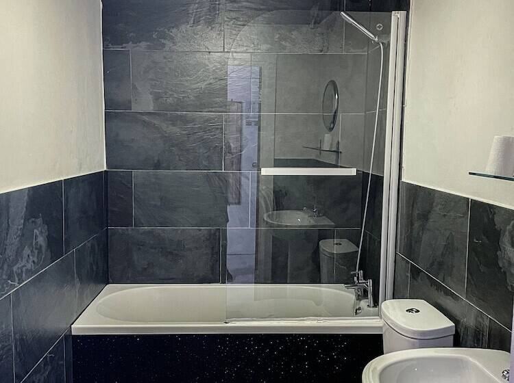 בית מלון כפרי The New George