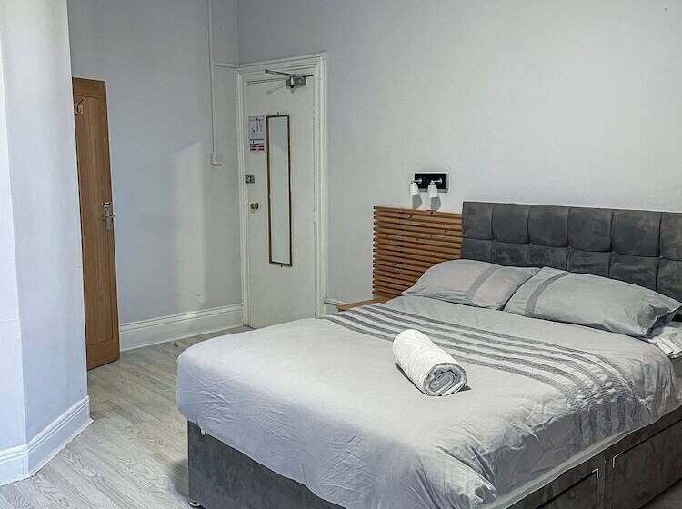 בית מלון כפרי The New George