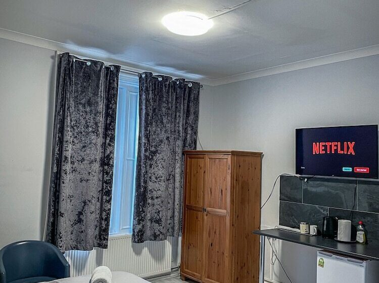 בית מלון כפרי The New George