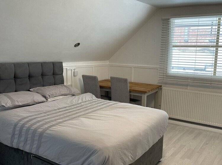 בית מלון כפרי The New George