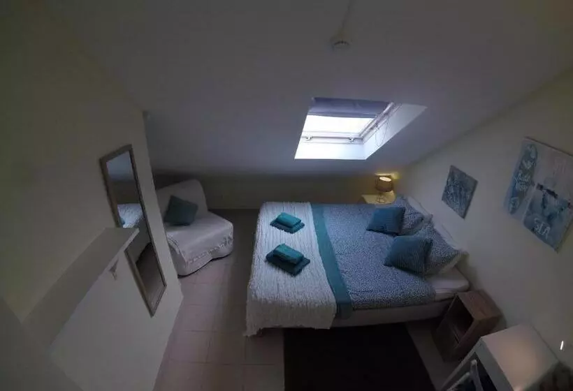 هتل Peniche Surf Lodge 1