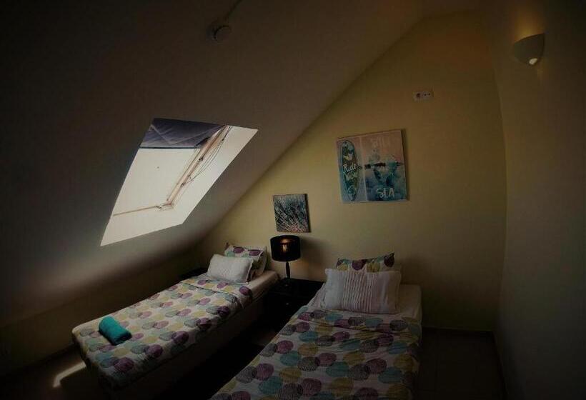 هتل Peniche Surf Lodge 1