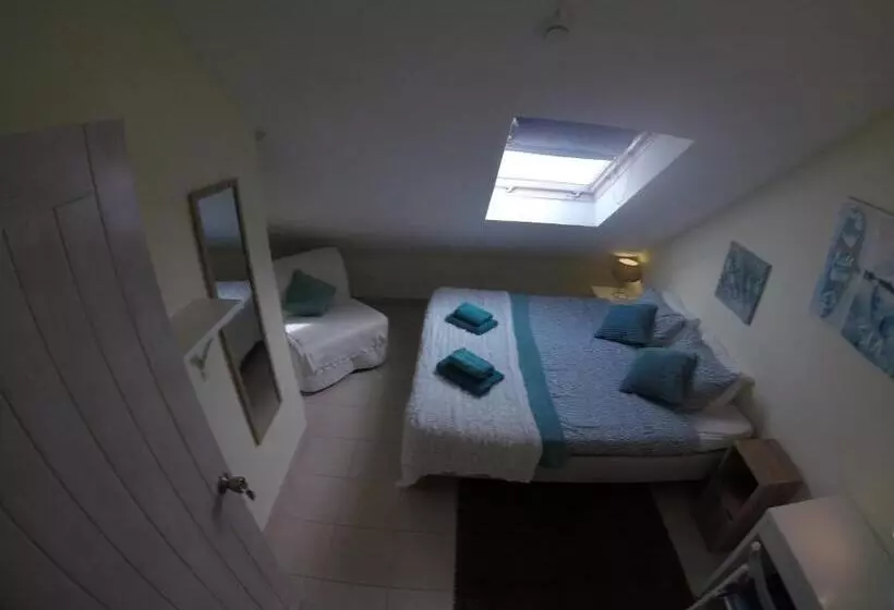 هتل Peniche Surf Lodge 1