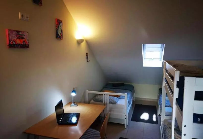 هتل Peniche Surf Lodge 1