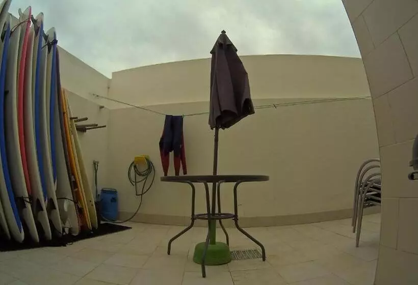 هتل Peniche Surf Lodge 1