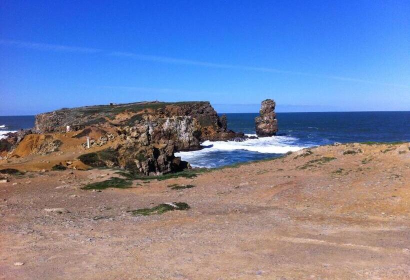 هتل Peniche Surf Lodge 1