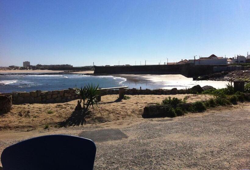 هتل Peniche Surf Lodge 1