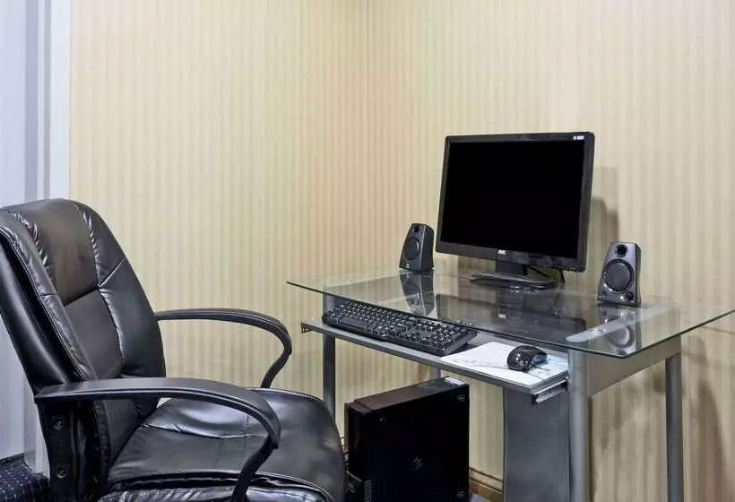 Отель Super 8 By Wyndham Franklin Hwy 31