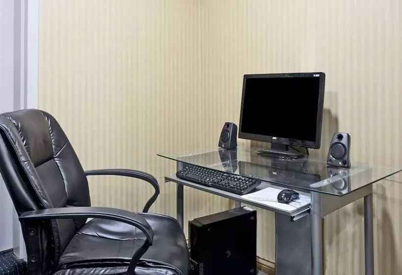 Отель Super 8 By Wyndham Franklin Hwy 31