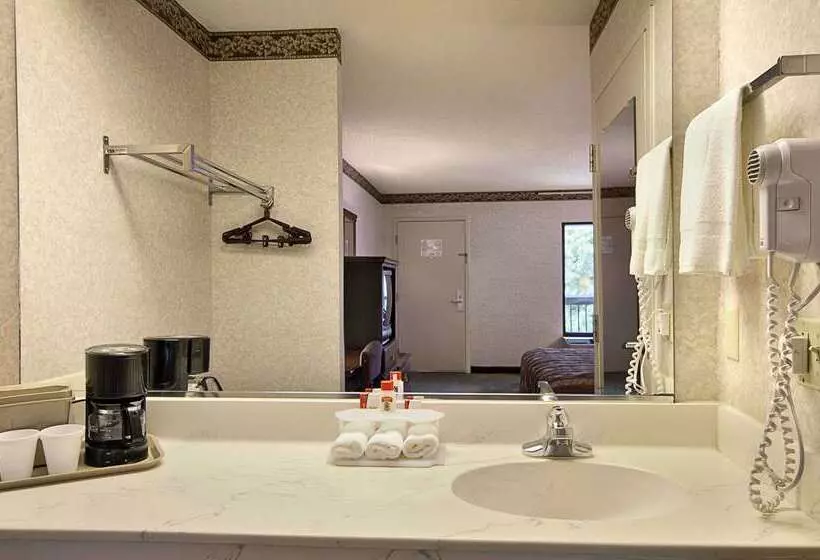 호텔 Super 8 By Wyndham Ruther Glen Kings Dominion Area