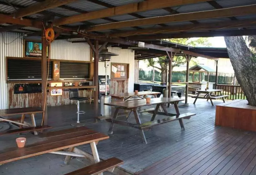 فندق صغير Nomads Airlie Beach