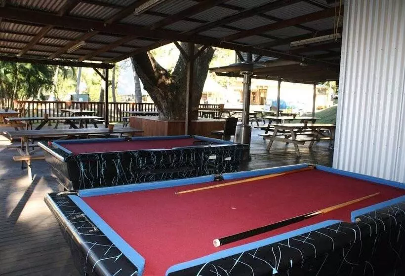 فندق صغير Nomads Airlie Beach