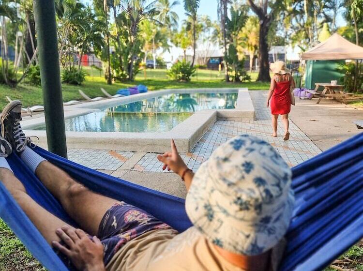 فندق صغير Nomads Airlie Beach