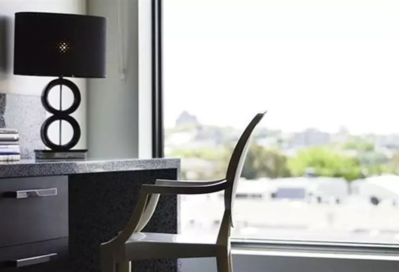 酒店 The Cullen Melbourne Art Series