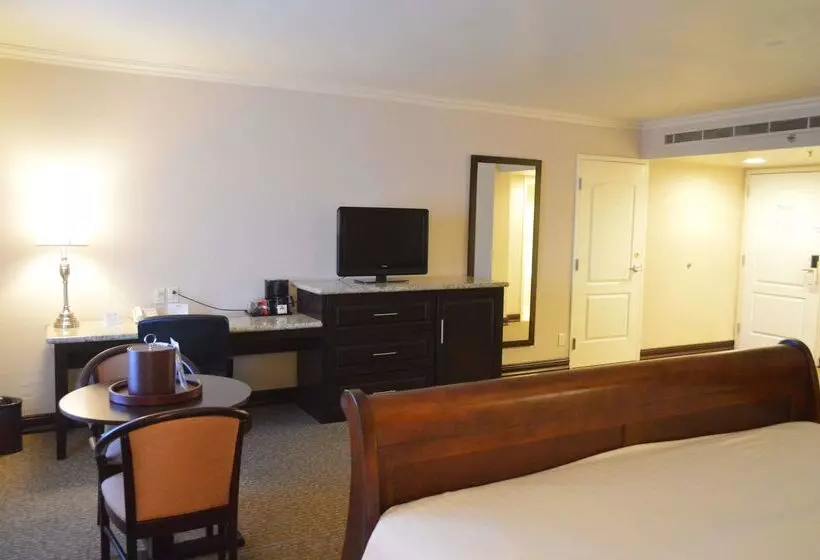 酒店 Best Western Plus Nuevo Laredo Inn & Suites