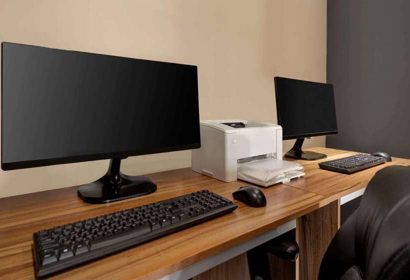 هتل Days Inn By Wyndham Fredericton