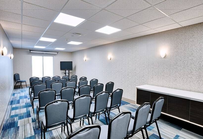 Holiday Inn Express Hotel & Suites Dieppe Airport, An Ihg