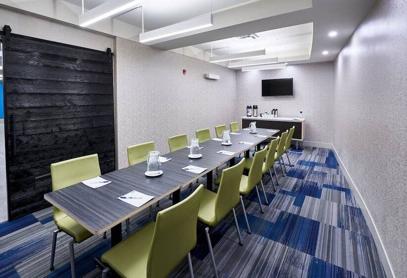 Holiday Inn Express Hotel & Suites Dieppe Airport, An Ihg