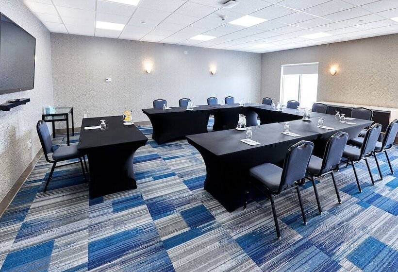 Holiday Inn Express Hotel & Suites Dieppe Airport, An Ihg