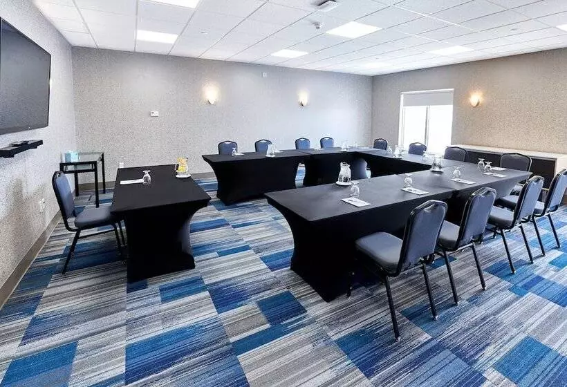 Holiday Inn Express Hotel & Suites Dieppe Airport, An Ihg