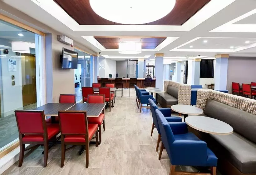 Holiday Inn Express Hotel & Suites Dieppe Airport, An Ihg