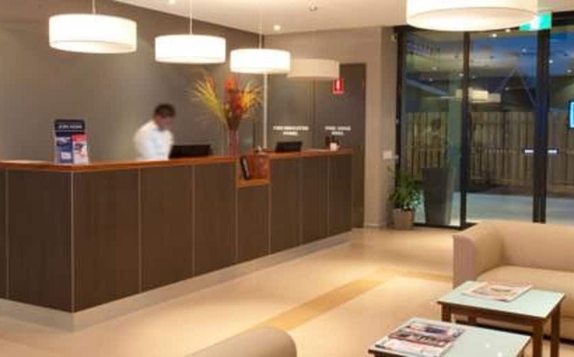 酒店 Horsham International