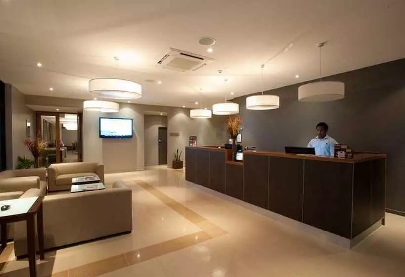 Отель Horsham International