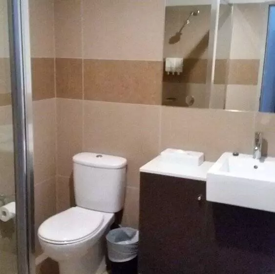 Отель Horsham International