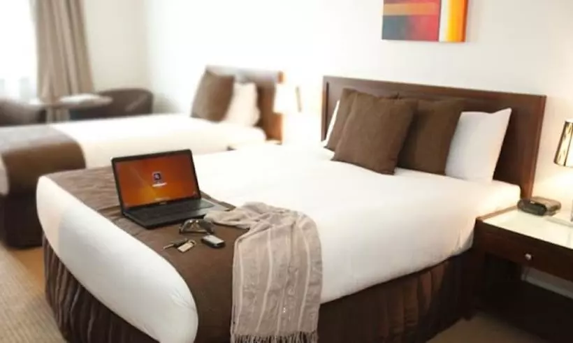 Отель Horsham International