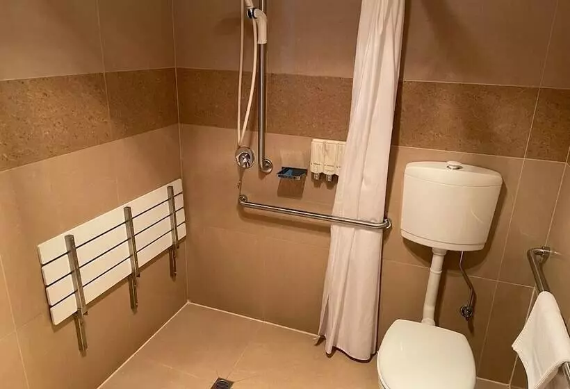 Отель Horsham International