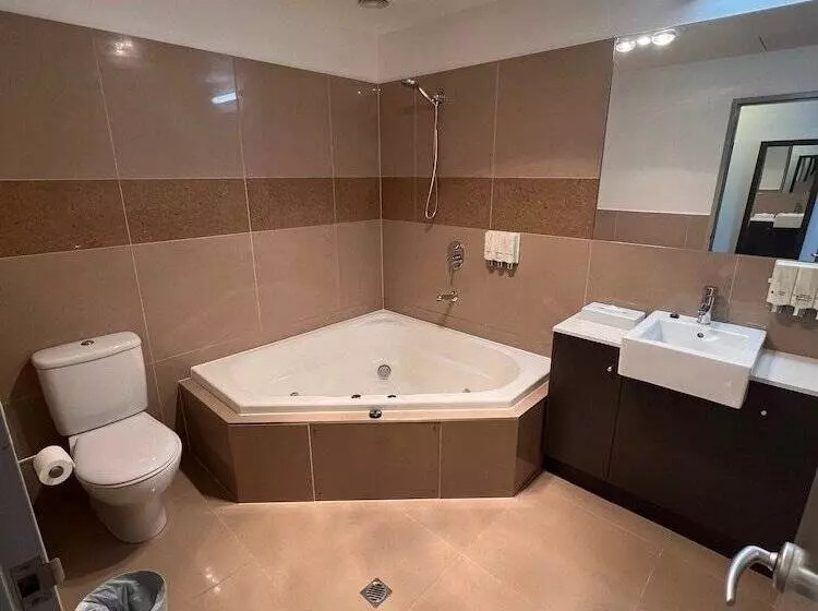 Отель Horsham International