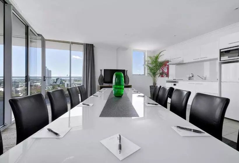 Отель Quest South Brisbane