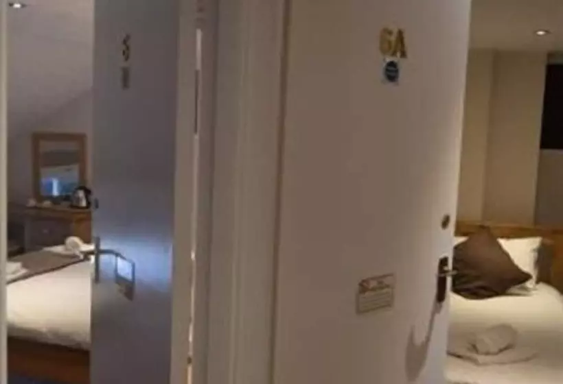 Отель The Crown Inn