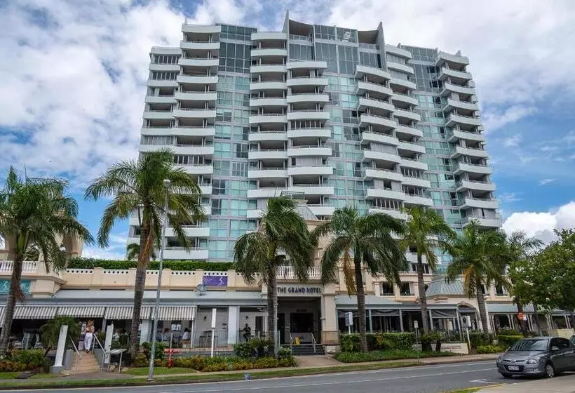 Отель The Grand Apartments