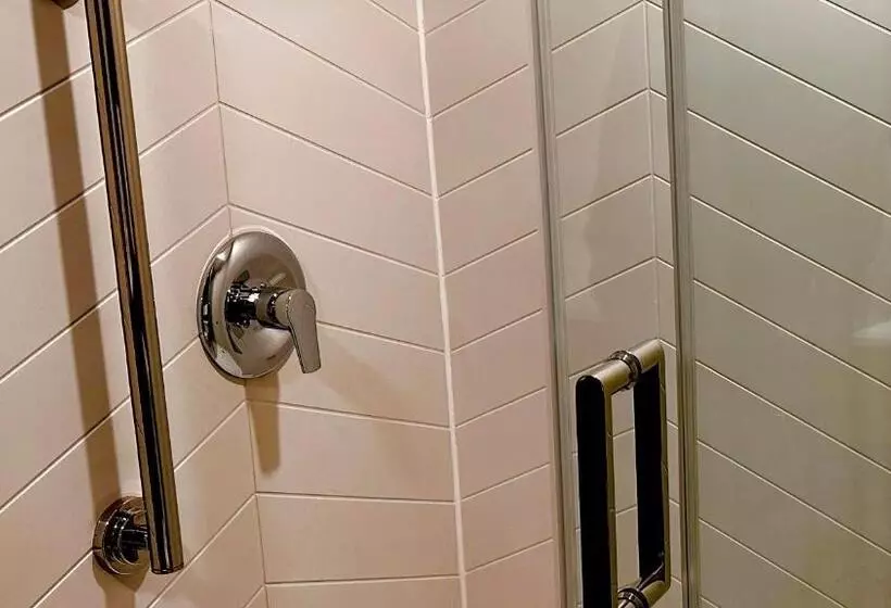 Newmarket Hotel And Suites