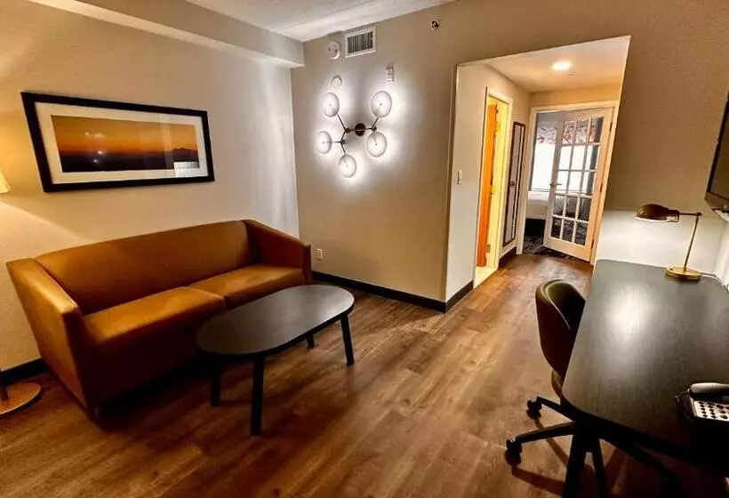 Newmarket Hotel And Suites