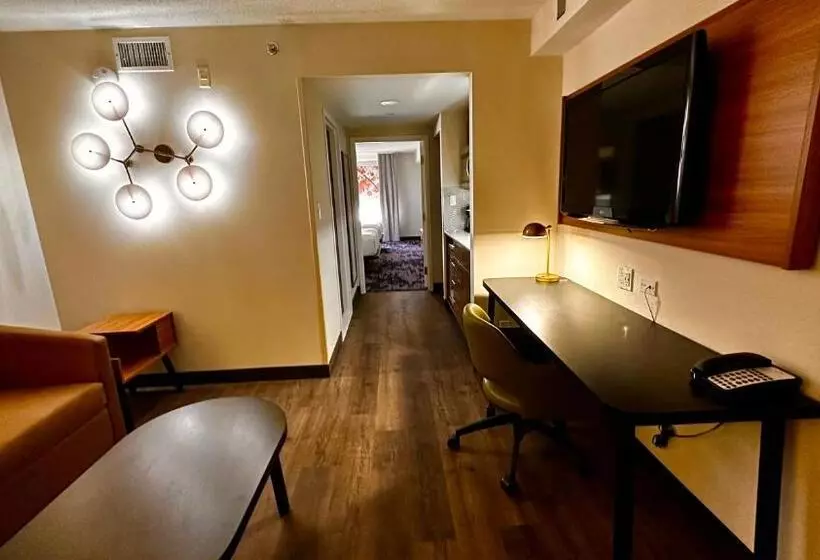 Newmarket Hotel And Suites