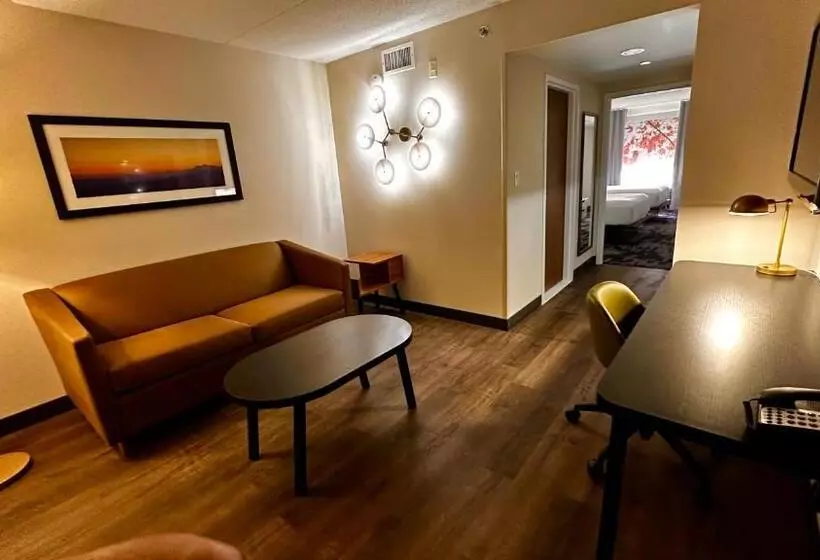 Newmarket Hotel And Suites