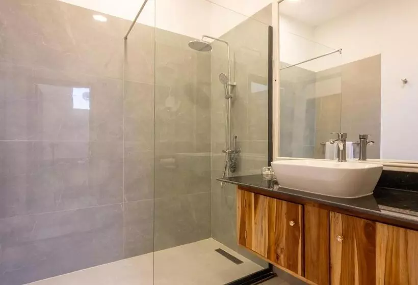 Royal Mandarin Hotel & Resort