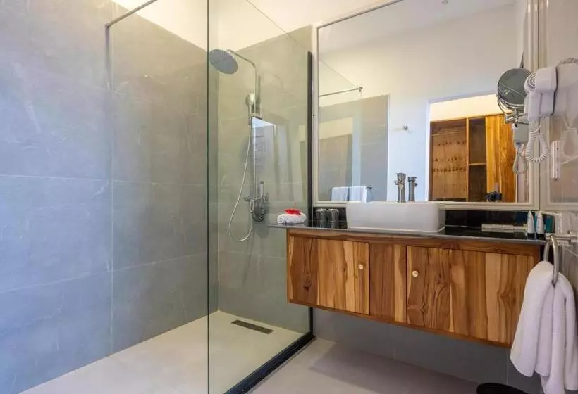 Royal Mandarin Hotel & Resort