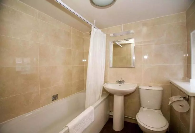 The Three Tuns Hotel Wetherspoon