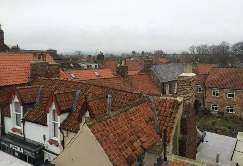 The Three Tuns Hotel Wetherspoon