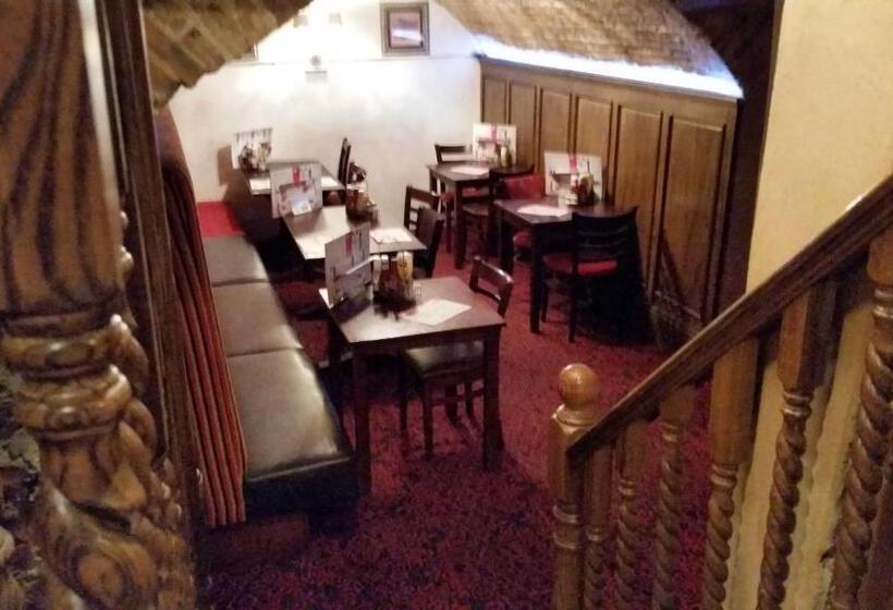 The Three Tuns Hotel Wetherspoon