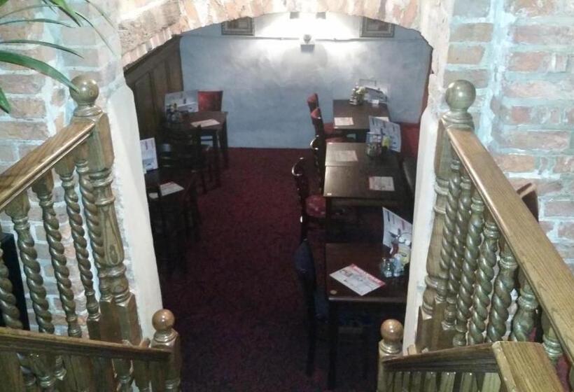 The Three Tuns Hotel Wetherspoon