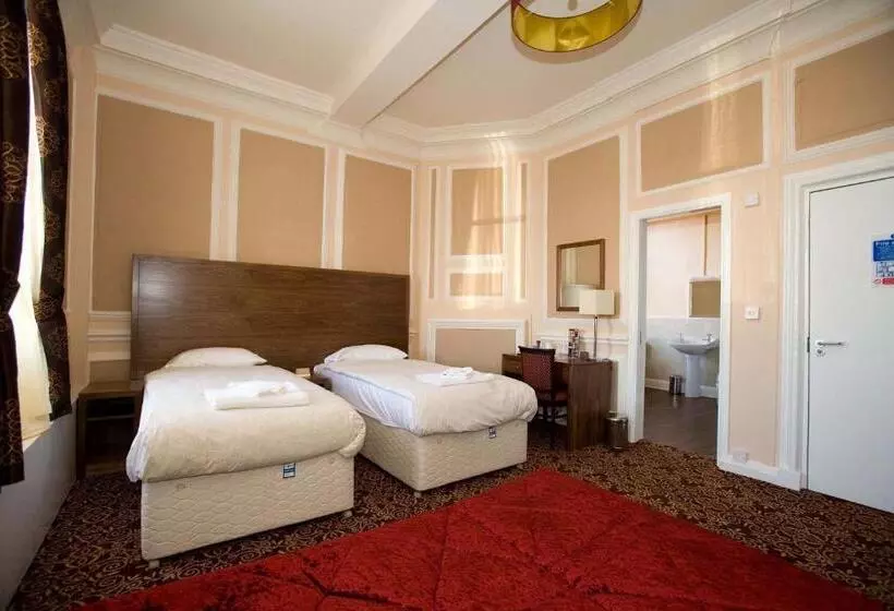 The Three Tuns Hotel Wetherspoon